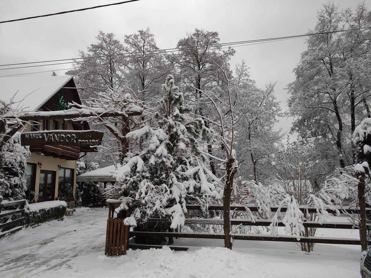 Pensiunea Restaurant Vandor Cîmpu Cetăţii Buitenkant foto