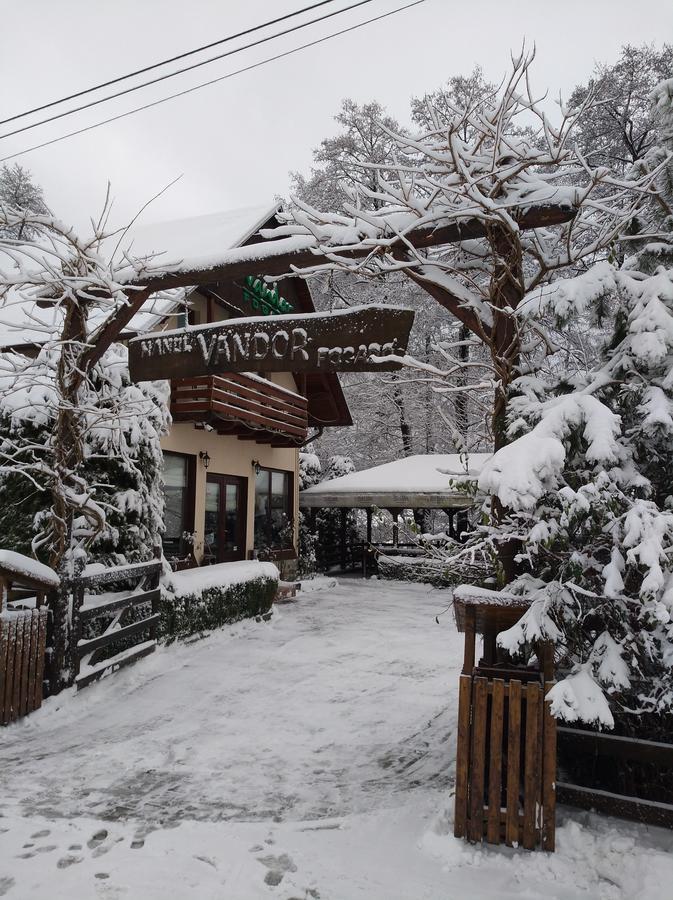 Pensiunea Restaurant Vandor Cîmpu Cetăţii Buitenkant foto